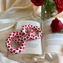 Load image into Gallery viewer, Love Knots- Hand painted Decorative Link Chain
