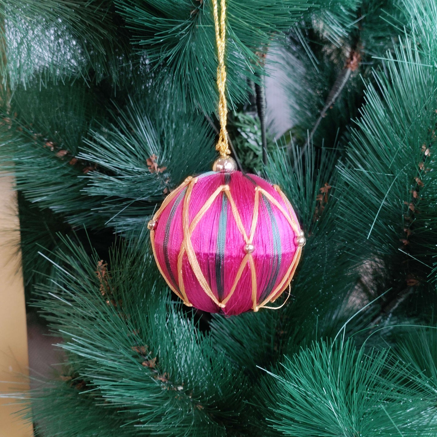 Threaded Bliss – Pink Ball Christmas Ornaments