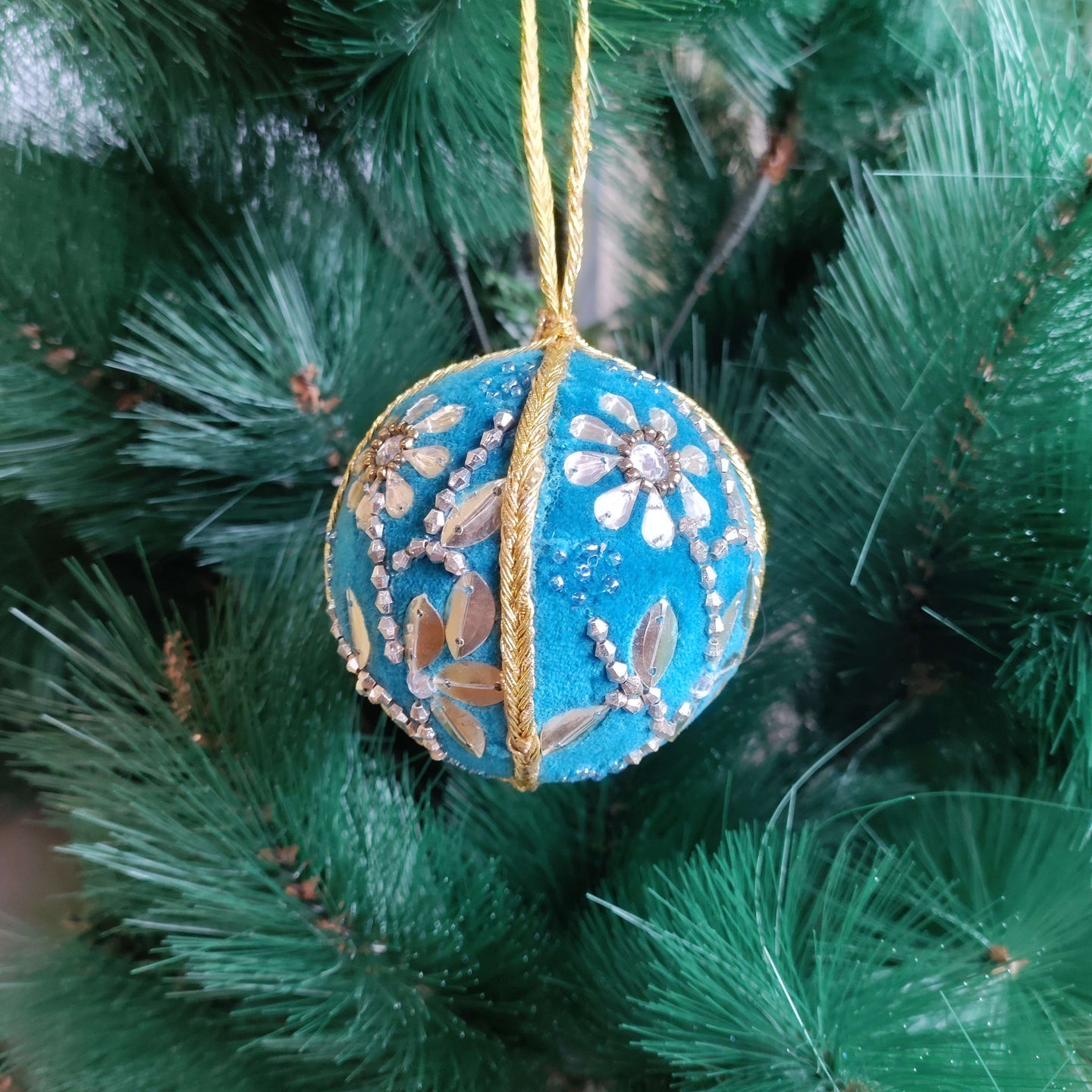 Azure Bloom – Handcrafted Christmas Ornament